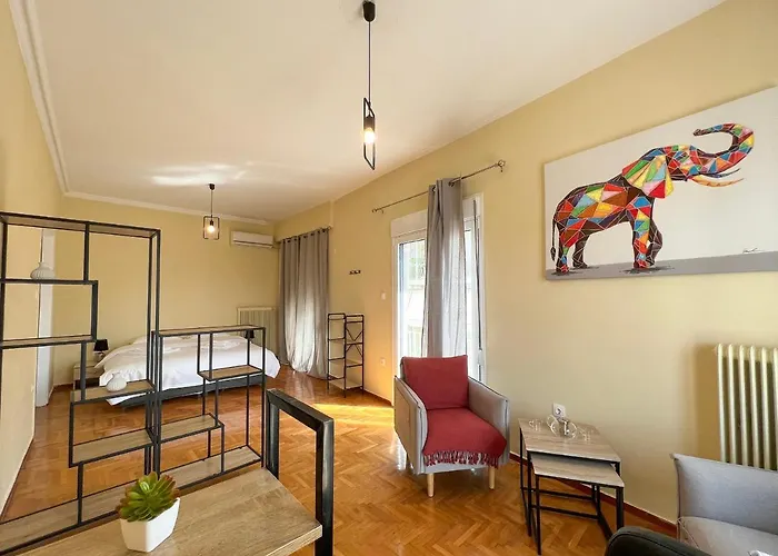 Chiou Spacious 90Sqm Apt In Athens