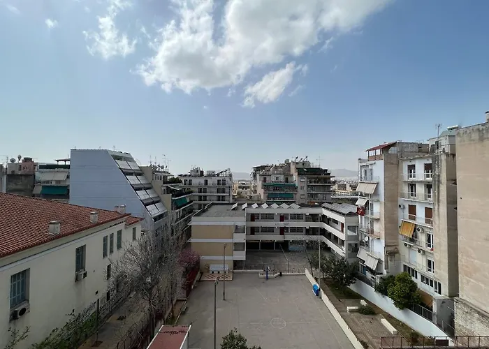 Chiou Spacious 90Sqm Apt In Athens